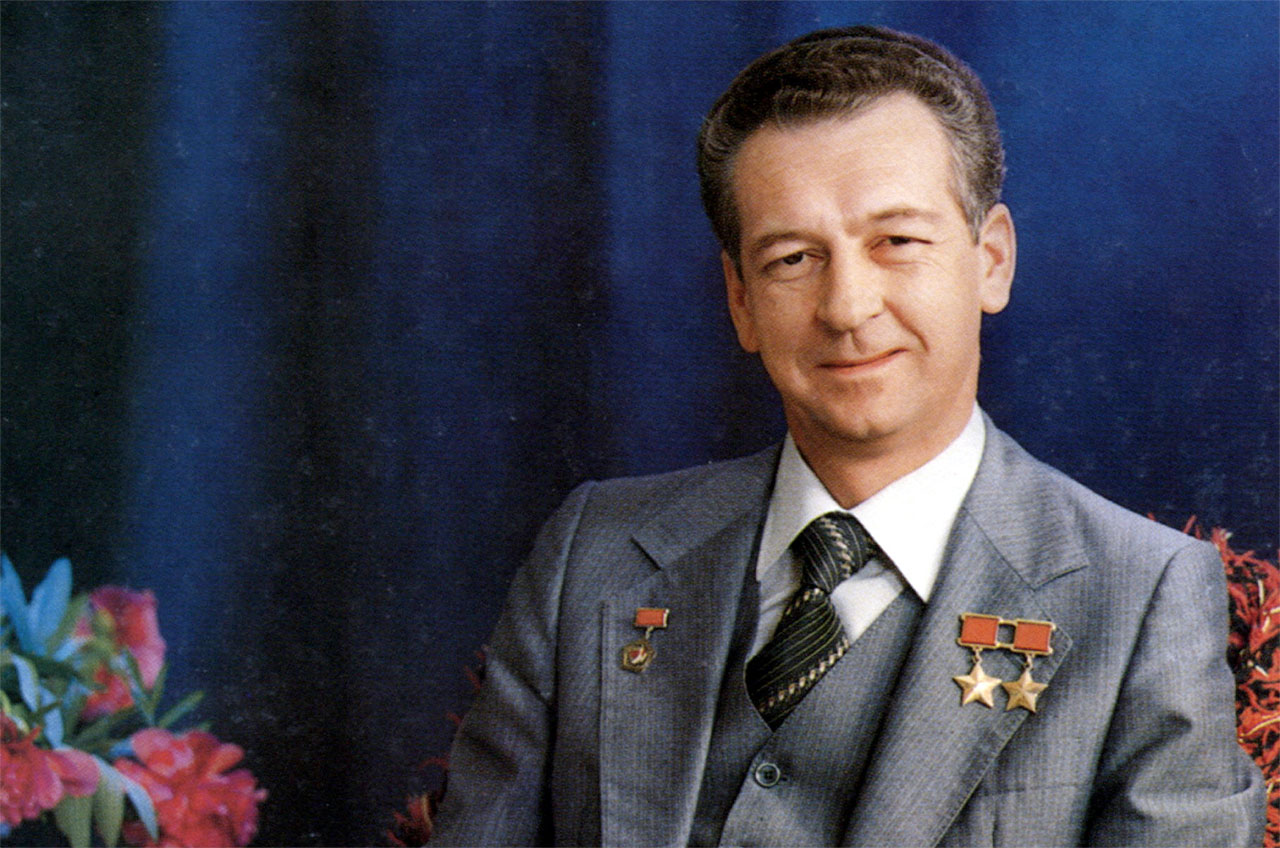 Cosmonaut Vitaly Sevastyanov, 74, dies; set two long duration