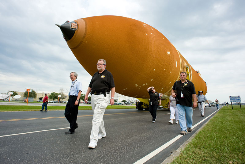 Space shuttle's final fuel tank arrives at launch site