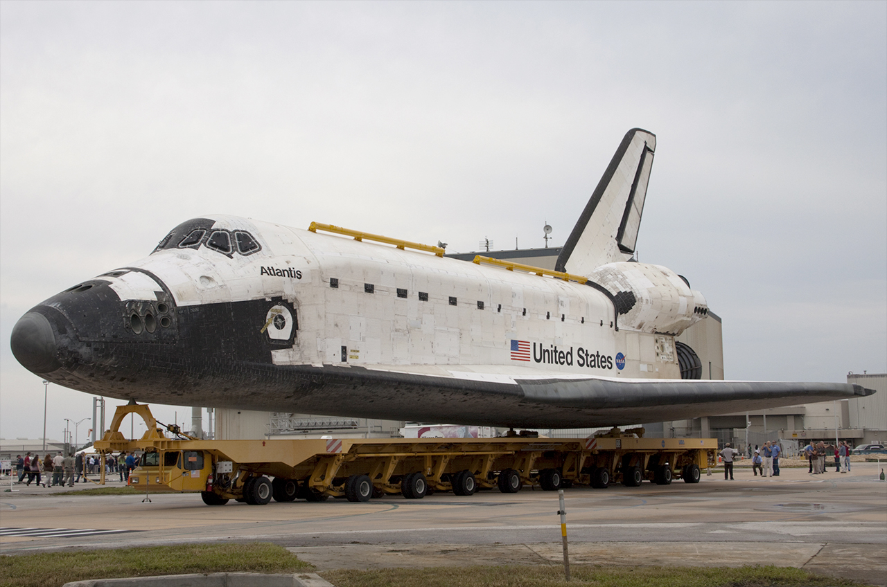 building space shuttle atlantis exhibit